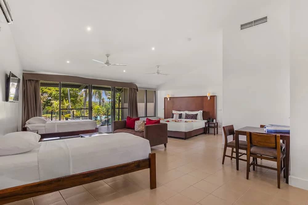 Deluxe Family Pool View Studio - image