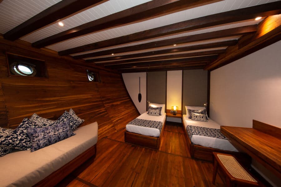 Twin Lower Deck - image