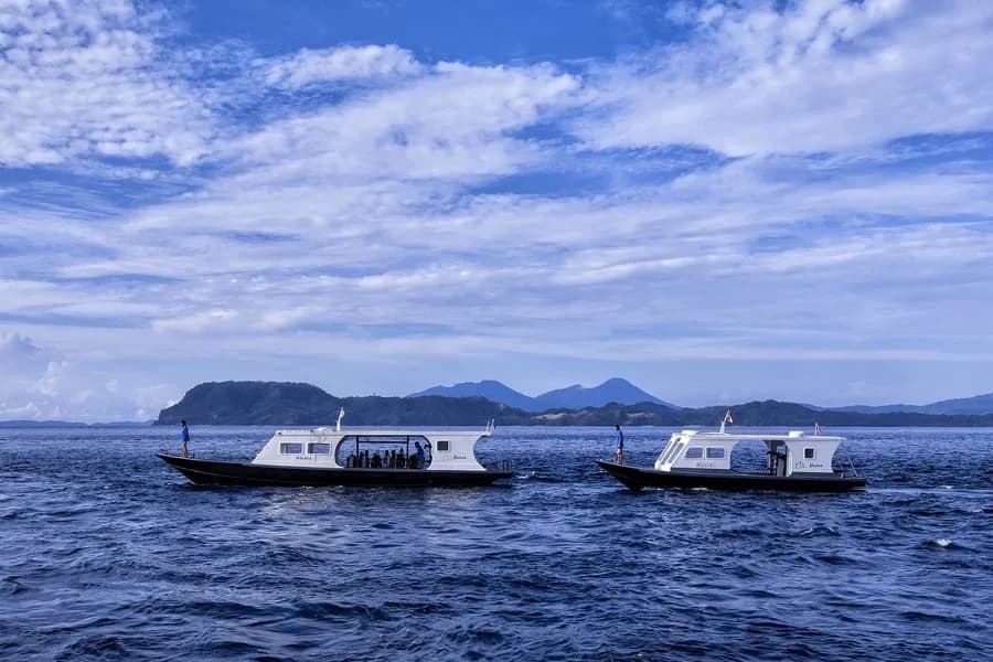 Dive boats on the water Dive boats on the water