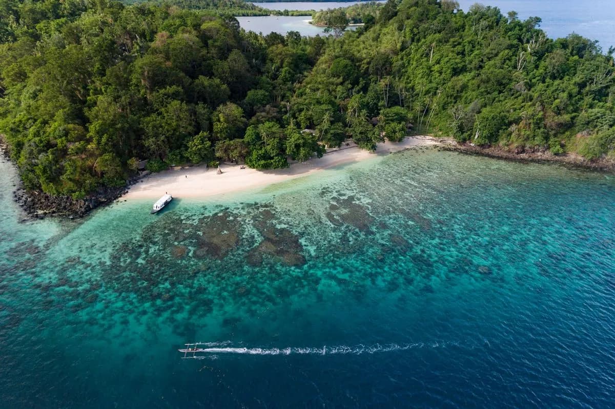 Aerial view of the Murex Dive Resort in Bangka Aerial view of the Murex Dive Resort in Bangka