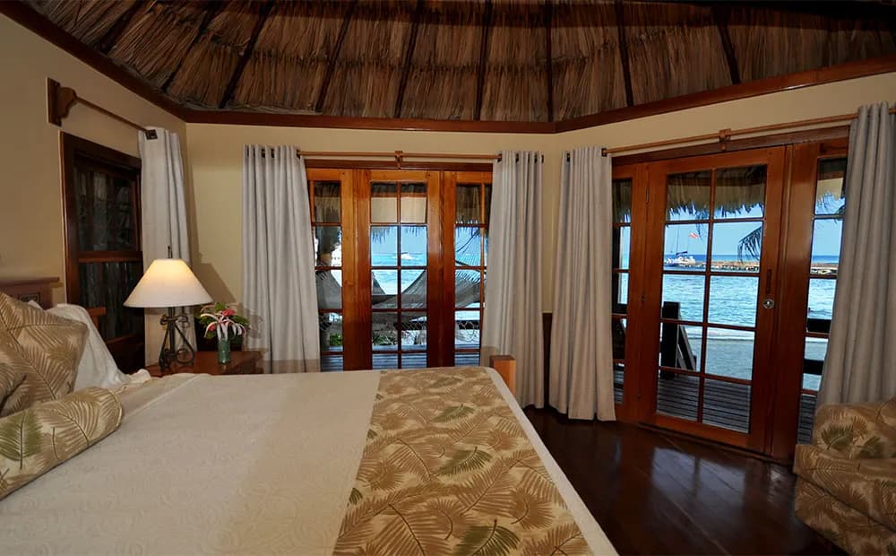 Ramons-Honeymooncabana.jpg Ramons-Honeymooncabana.jpg